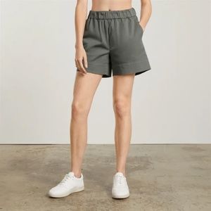 Everlane Size 6 Easy Short